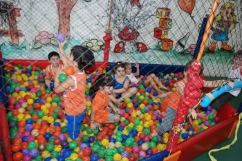 Atividades na piscina e recreativas no Verão Doritos