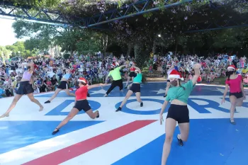 Apresentação Cia Dores e Chegada do Papai Noel