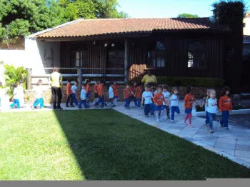 Treinamento de Evacuação de Local em caso de sinistro - Escola Doritos - Clube Dores