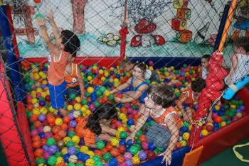 Atividades na piscina e recreativas no Verão Doritos