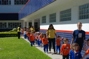 Treinamento de Evacuação de Local em caso de sinistro - Escola Doritos - Clube Dores