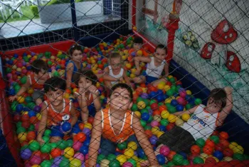 Atividades na piscina e recreativas no Verão Doritos